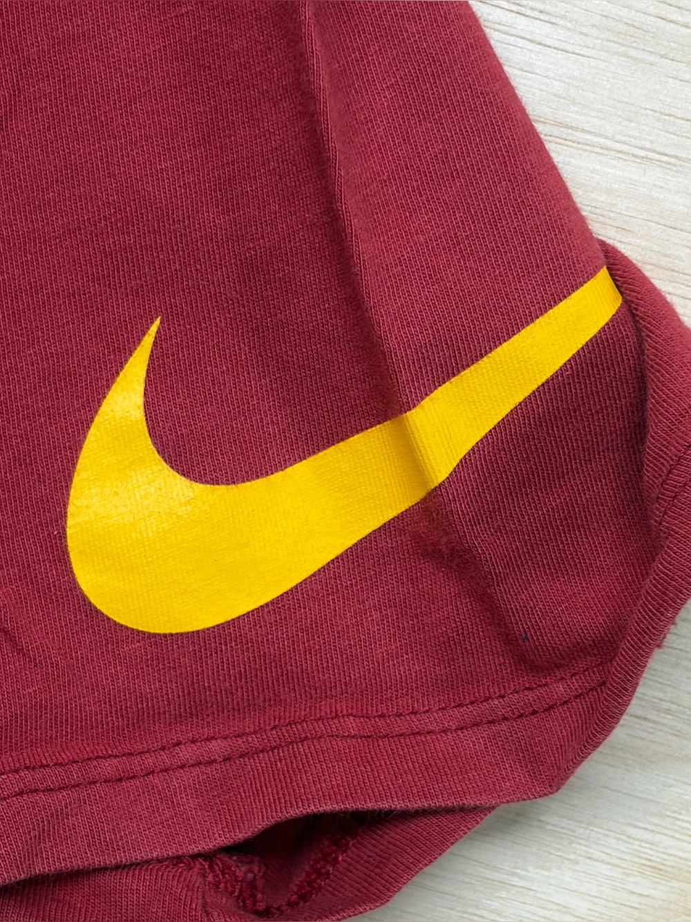 Nike FC Barcelona FCB Shield Graphic Garnet Soccer T-Shirt sz Large futbol - Picture 3 of 7